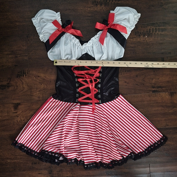 NWT Pirate Wench Halloween Costume - Picture 7 of 8